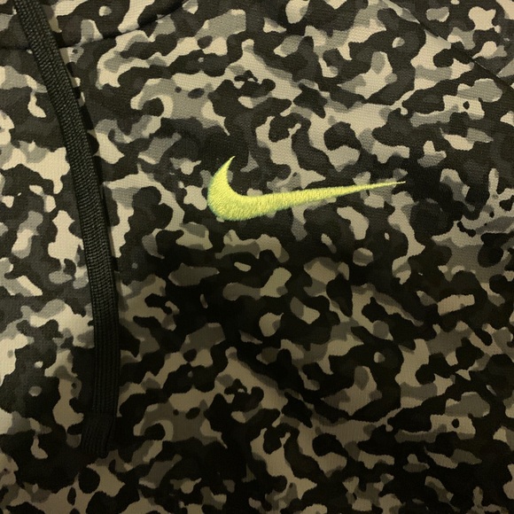 men’s nike hoodie - Picture 3 of 3